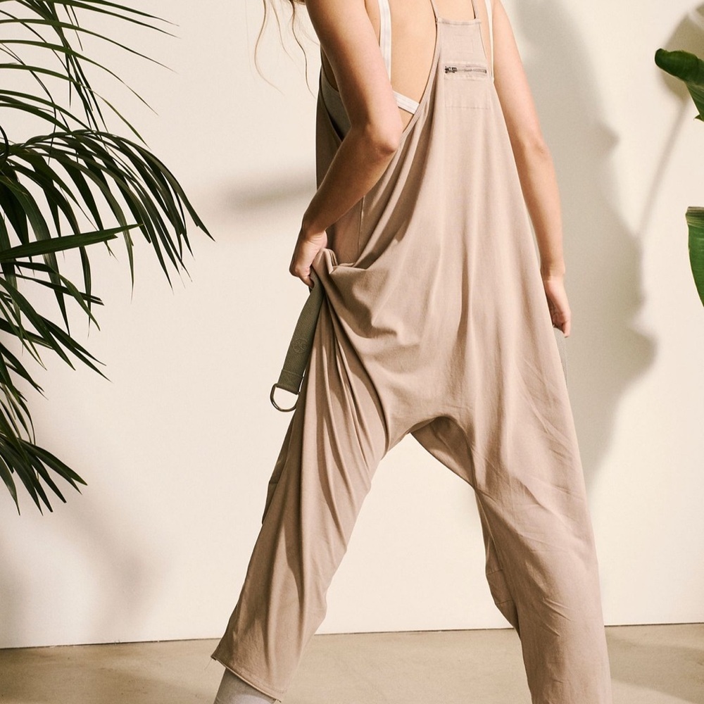 FREE PEOPLE NWT HOT SHOT ONESIE SIZE LARGE - Picture 2 of 3